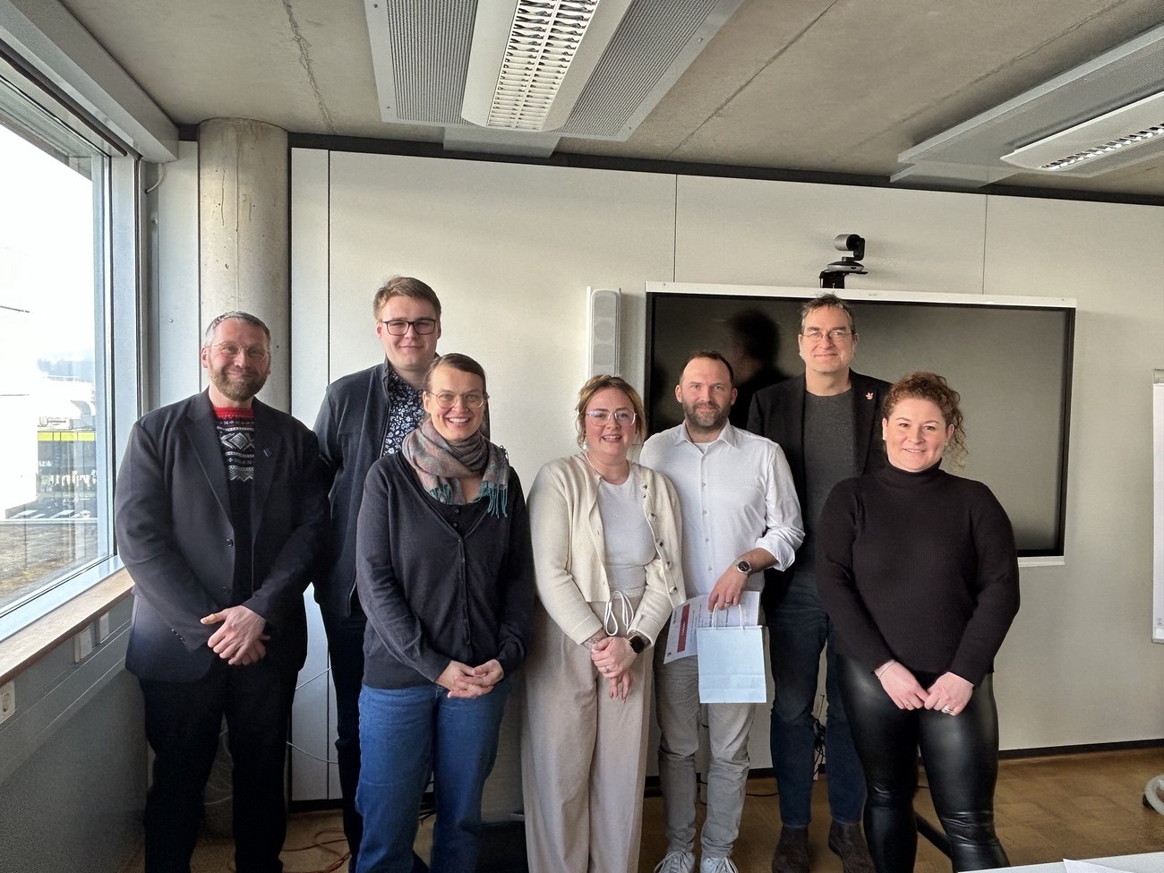 Der Fachbereich 1 feierte Premiere in der Vergabe seines Lehrpreises. Ausgezeichnet wurden für das Studienjahr 2024/25 Herr Dr. Marc Hannappel und Herr Dr. Marc Fabian Buck (Foto: Thorsten Fuchs)