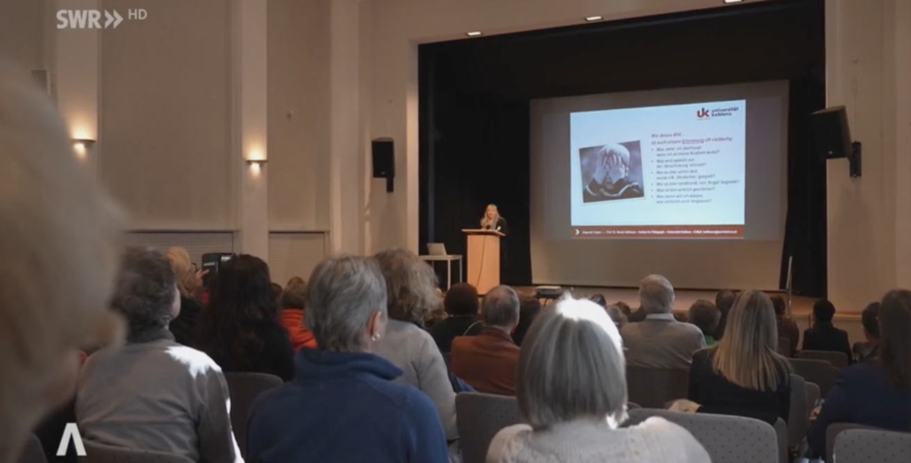 Universität Koblenz auf dem 6. Bundeskongress „Aufarbeitung Kinderverschickungen“ Quelle: SWR 2024 Bildquelle: SWR