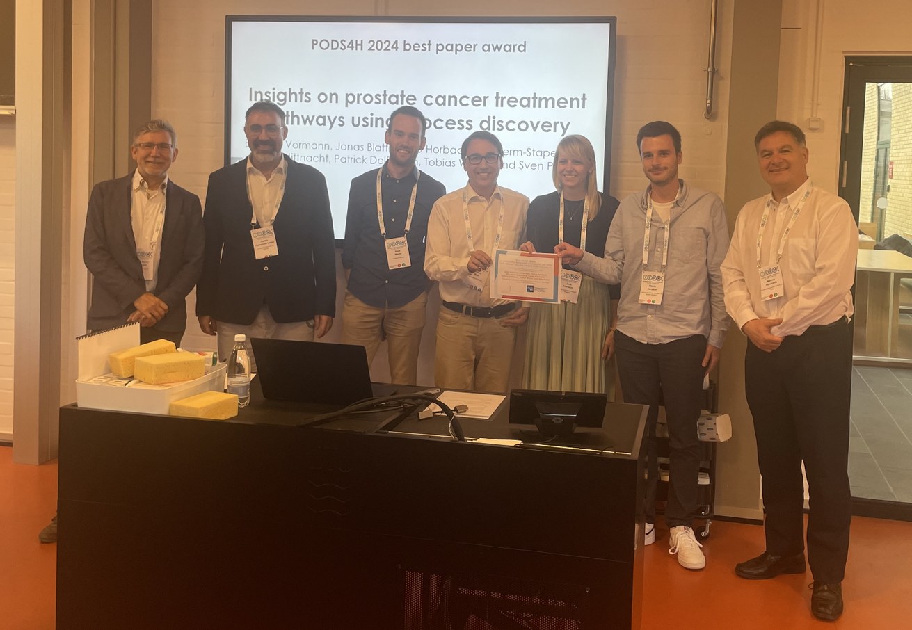 PODS4H Workshop Organizing Committee mit dem Autorenteam: Owen Johnson (University of Leeds, United Kingdom), Carlos Fernandez-Llatas (Universitat Politècnica de Valencia, Spain), Niels Martin (Hasselt University, Belgium), Jonas Blatt (Universität Koblenz), Jana Vormann (Hochschule Mainz), Flavio Horbach (Hochschule Mainz), Marcos Sepúlveda (Pontificia Universidad Católica de Chile)