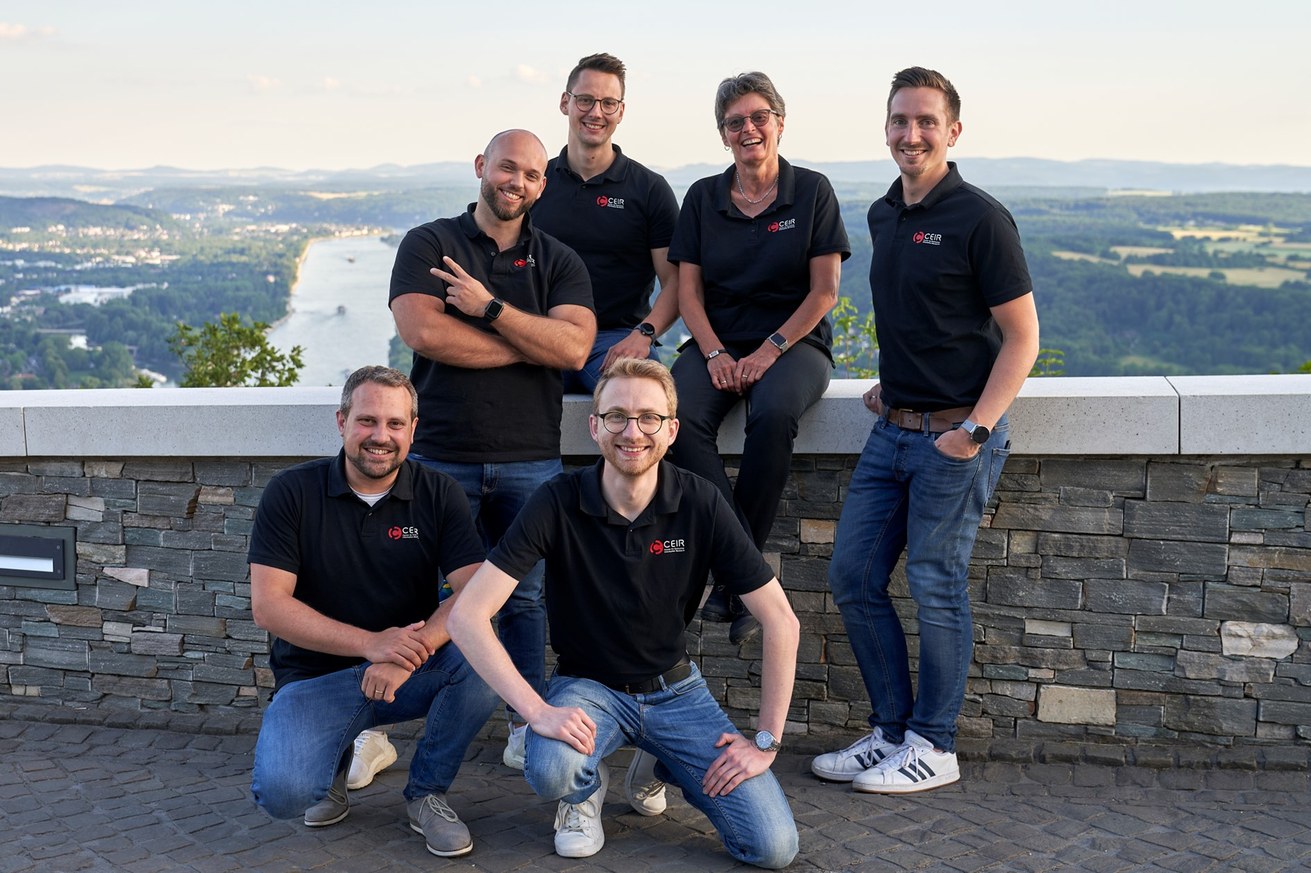 Sebastian Bahles, Simon Meier, Leonardo Malzacher, Martin Just, Petra Schubert und Julian Mosen auf der #DACHNUG50.