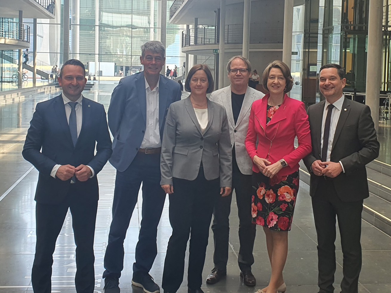Vlnr: Volker Mayer-Lay (MdB), Stefan Jäger (Kormorankomission des Deutschen Fischereitages), PD. Dr. Carola Winkelmann (Universität Koblenz), Prof. Dr. Alexander Brinker (Fischereiforschungsstelle Langenargen), Dr. Anja Weisgerber (MdB), Klaus Mack (MdB), Foto Philipp Jäger