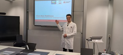 Lernende testen digitale Lernumgebungen für den Chemieunterricht