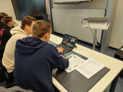 Lernende testen digitale Lernumgebungen für den Chemieunterricht