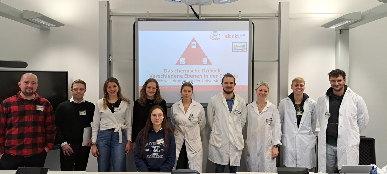 Lehramtsstudierende der Universität Koblenz entwickelten in einem chemiedidaktischen Seminar digitale Lernumgebungen für den Chemieunterricht. Bildquelle: Stefan Müller