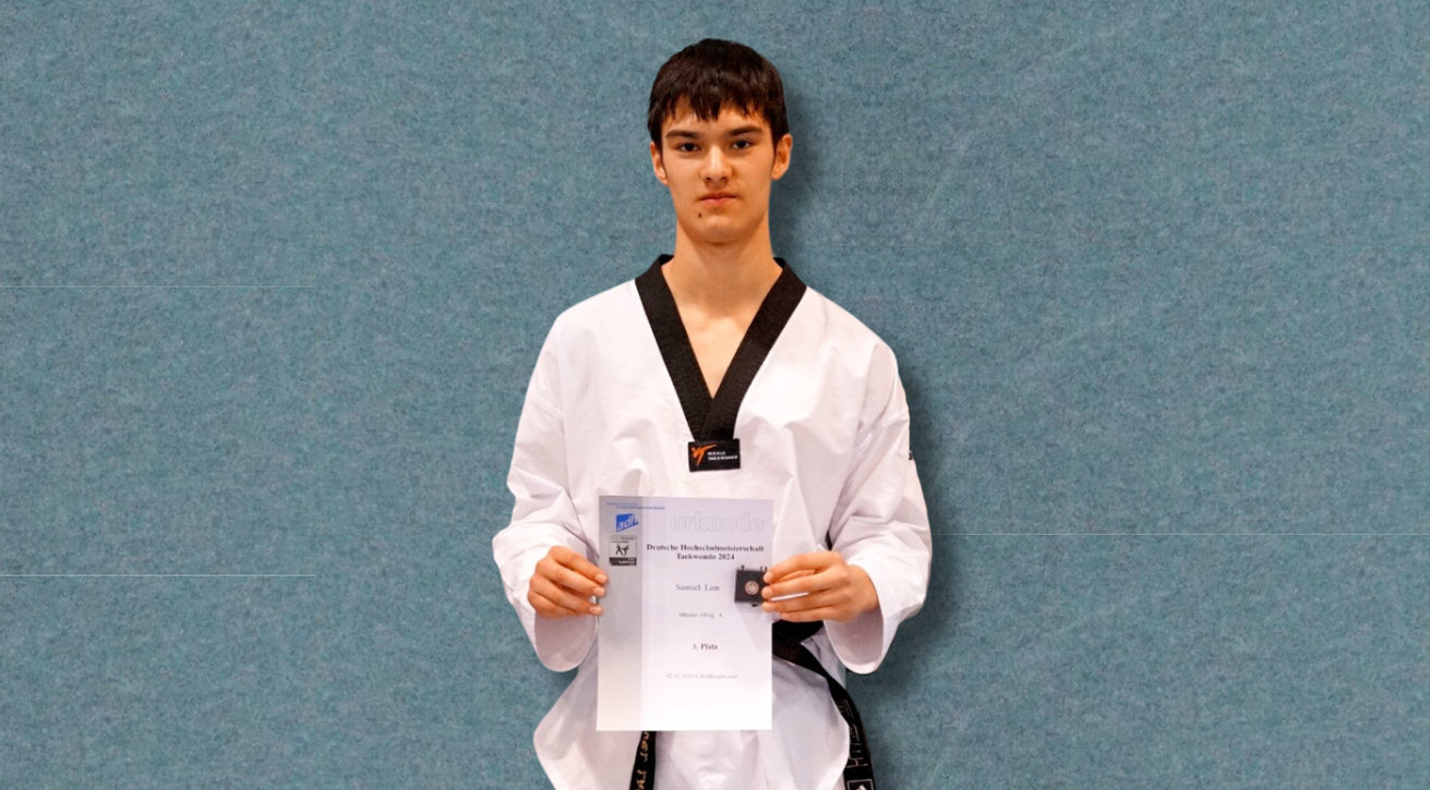 Ging für die Universität Koblenz bei der Deutschen Hochschulmeisterschaft 2024 in der Disziplin Taekwondo an den Start: Der erst 17-jährige Samuel Lam. Am Ende landete der Frühstudent auf dem Podest. Foto: Familie Lam (nachträglich bearbeitet)