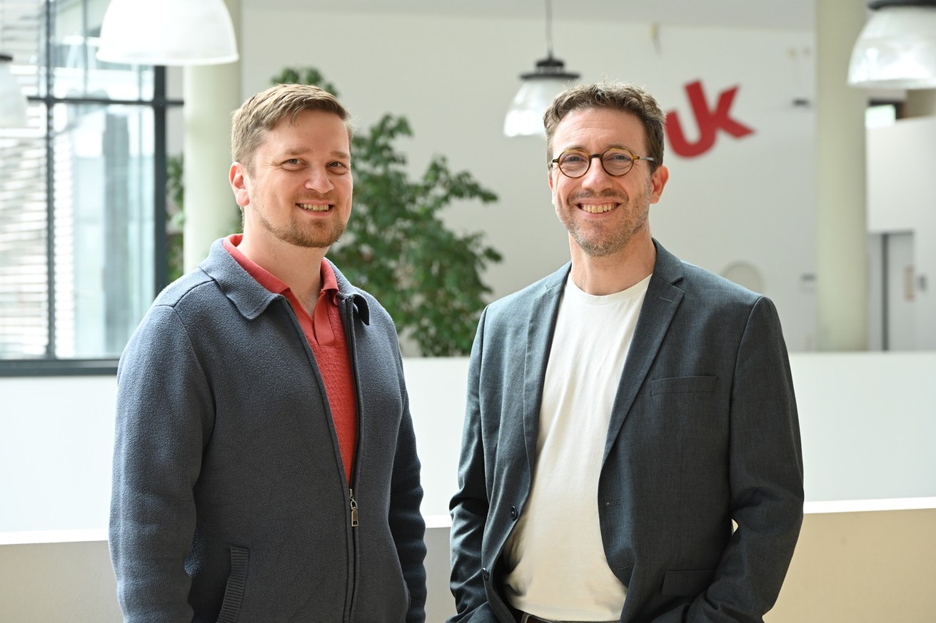 Prof. Dr. rer. nat. Dumack (li.) und Prof. Dr.-Ing. Timo Dickscheid. Foto: Felix Schlief