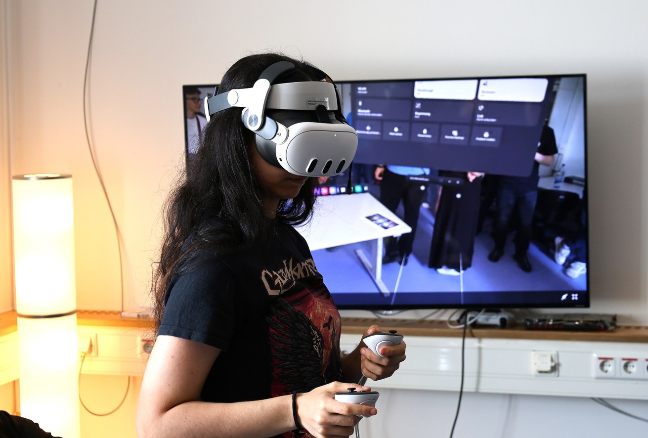 CV zum Anfassen: Beim Tag der Computervisualistik können Besucher*innen am Universitätscampus digitale Technologien ausprobieren. Bild: Institut für Computervisualistik / Universität Koblenz