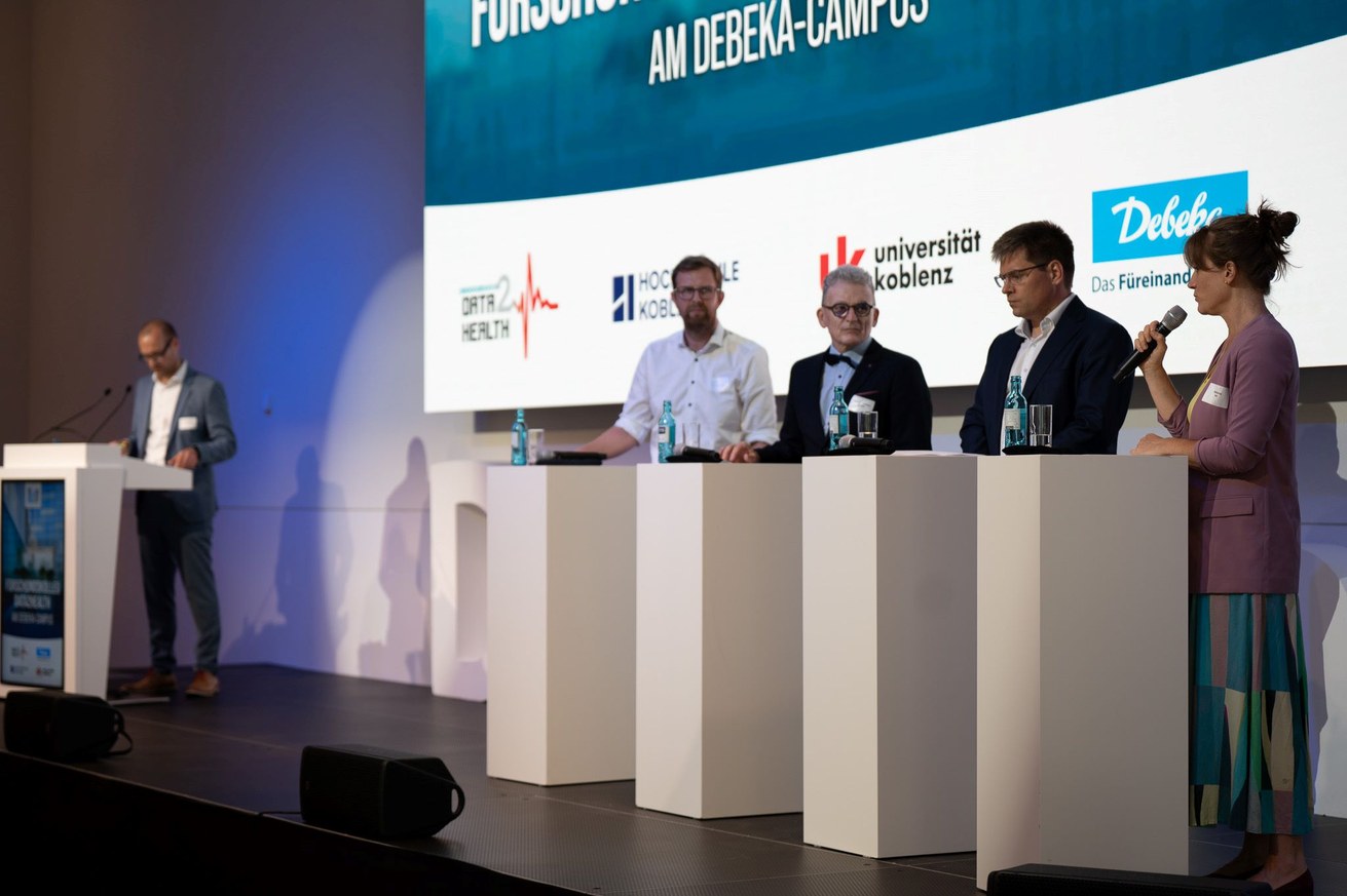 Angeregte Diskussion auf dem Podium. Bild: Hochschule Koblenz / René Duennes