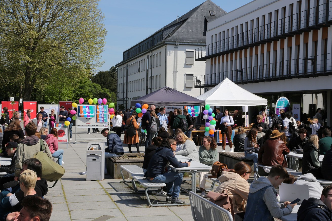Ein buntes Programm für alle Studieninteressierten am Uni-Erlebnistag. Bild: Universität Koblenz / Dr. Imke von Helden