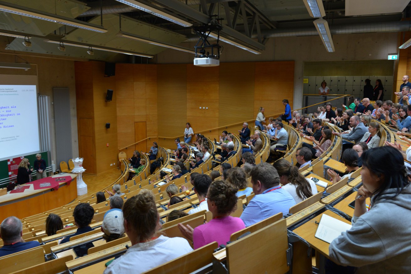 Zwei Keynotes und mehr als 60 Beiträge fesselten die Teilnehmer*innen. Bild: Universität Koblenz / Barbara Sterzenbach