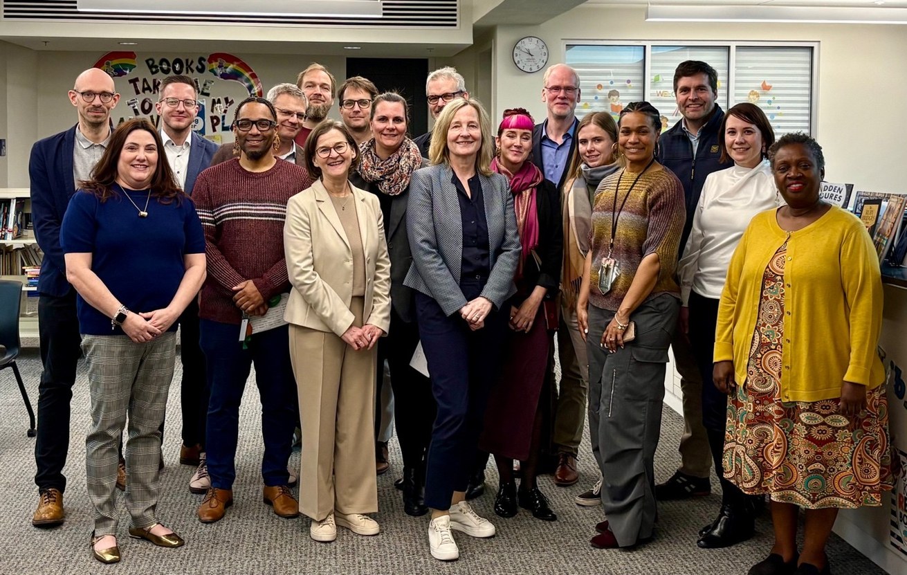 Prof. Dr. Benjamin Uhl vom Institut für Grundschulpädagogik der Universität Kob-lenz (links) zu Besuch in der Martin Berman Elementary School in New Orleans. Bild: New School Lab.