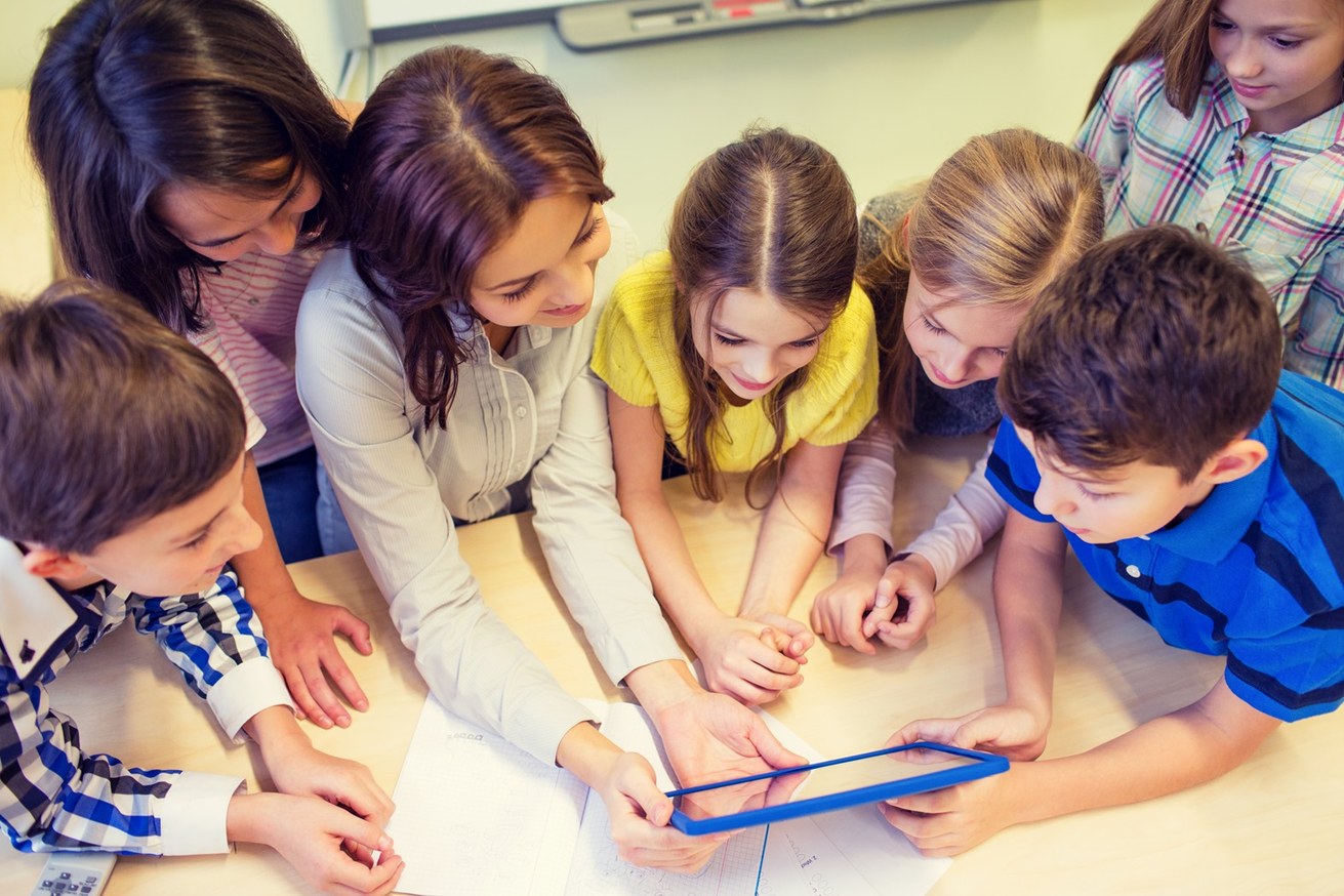 Bei der Kinder-Uni Koblenz begeben sich die Nachwuchsforschenden auf spannende Wissensreisen. Foto: Colourbox.de