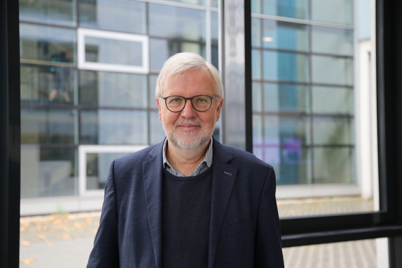 Apl. Prof. Dr. Thomas Martin Schneider wird Perspektiven in Zeiten des Traditionsabbruchs darlegen. Bild: Universität Koblenz / Kristine Schulz