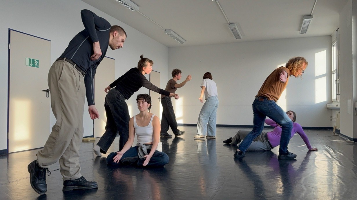 Performer*innen während der Performanceproben in Düsseldorf. Bild: Daniela Georgieva