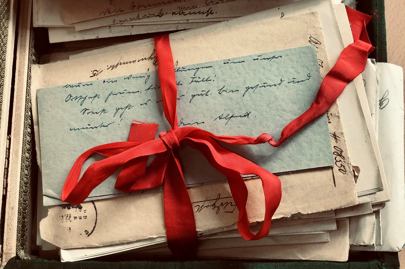 Liebesbotschaften aus bisher 52 Ländern und drei Jahrhunderten befinden sich im Koblenzer Liebesbriefarchiv. Und das Archiv nimmt weiterhin Liebesbriefe von Privatpersonen entgegen. Bild: CC-BY-SA Liebesbriefarchiv