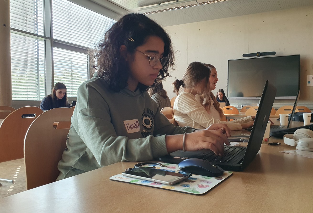 Die Teilnehmer*innen des girls@BWINF Camps kamen aus dem ganzen Bundesgebiet nach Koblenz. Bild: Katharina Schuster