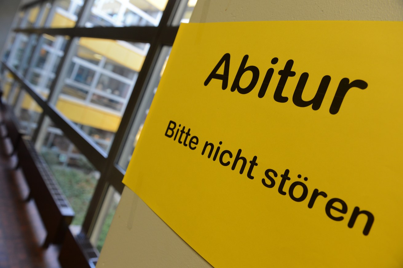 Das Abitur ist ein so vielschichtiges Thema, dass zahlreiche hochkarätige Institute dazu intensiv geforscht haben. Die Ergebnisse dieser Untersuchungen sind allen Interessierten zugänglich. Bild: picture-alliance/dpa/Felix Kästle