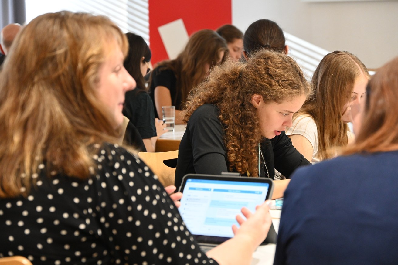 Auftakt am Campus der Universität Koblenz: Das Projekt MILeNa liefert wichtige Impulse, um junge Menschen für ein Lehramtsstudium in den MINT-Fächern zu begeistern. Bild: Universität Koblenz / Felix Schlief