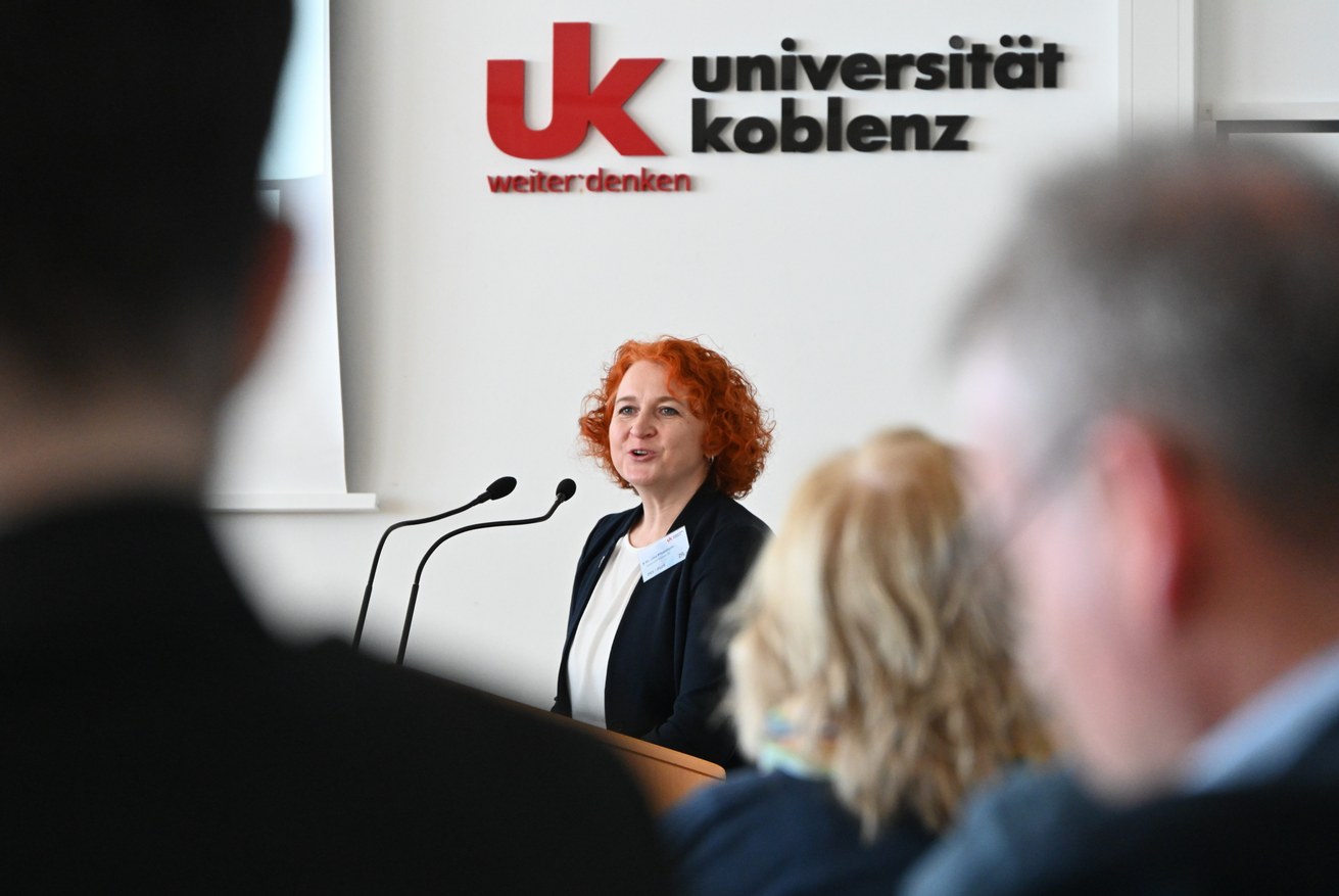 Projektleiterin Dr. Lina Pilypaitytė unterstrich die Bedeutung und die Herausforderungen studentischer Vertretungstätigkeiten für die Lehrkräftebildung. Foto: Christoph Asche