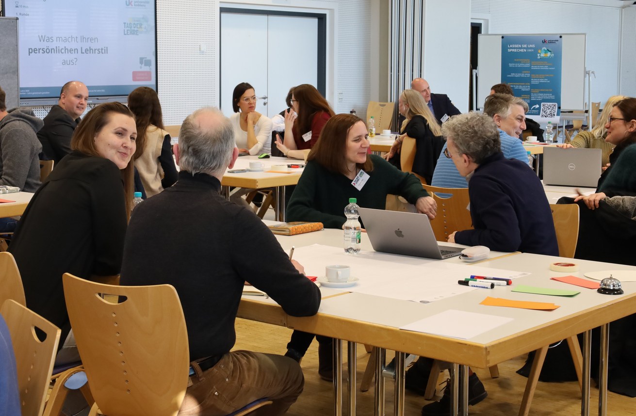 Teilnehmende des ersten Tages der Lehre im Jahr 2025 tauschen sich in Gruppenarbeits-Sessions über konkrete Wünsche und Vorhaben aus. Foto: Liane Pohl