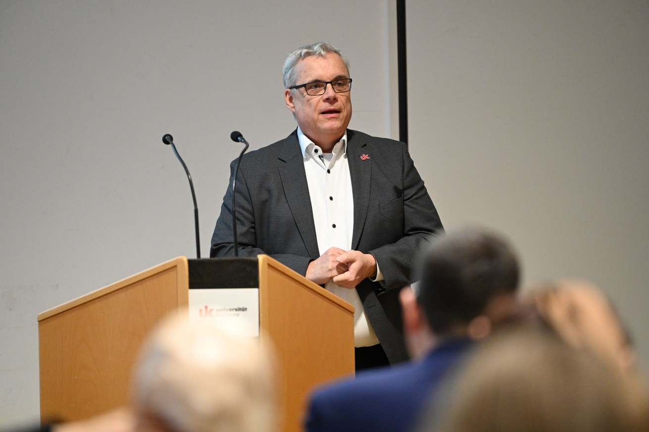Dekan Prof. Dr. Wolfgang Imhof begrüßte die Gäste. Bild: Universität Koblenz / Christoph Asche