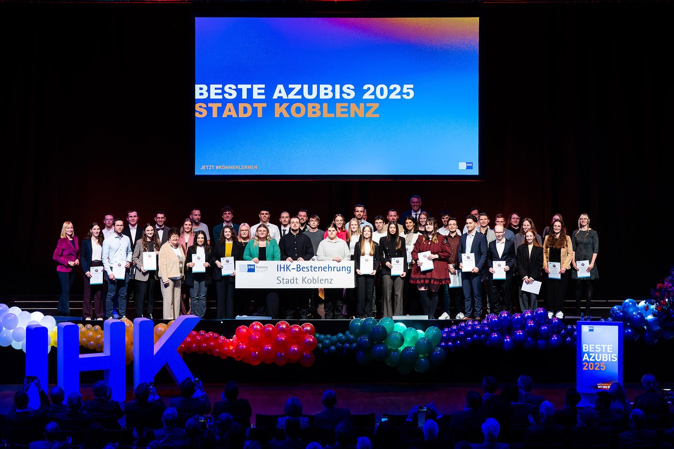 Die Industrie- und Handelskammer Koblenz (IHK) hat in diesem Jahr 232 Absolventinnen und Absolventinnen ausgezeichnet, die ihre Abschlussprüfungen mit einem sehr guten Ergebnis abgelegt haben. Foto: Kai Myller