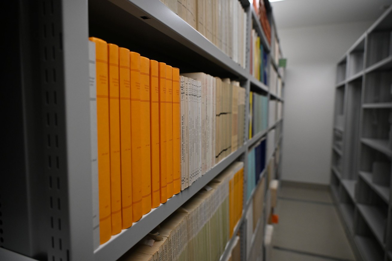 Die ersten Bände stehen bereits in Regalen der Universitätsbibliothek Koblenz. Bild: Universität Koblenz / Felix Schlief