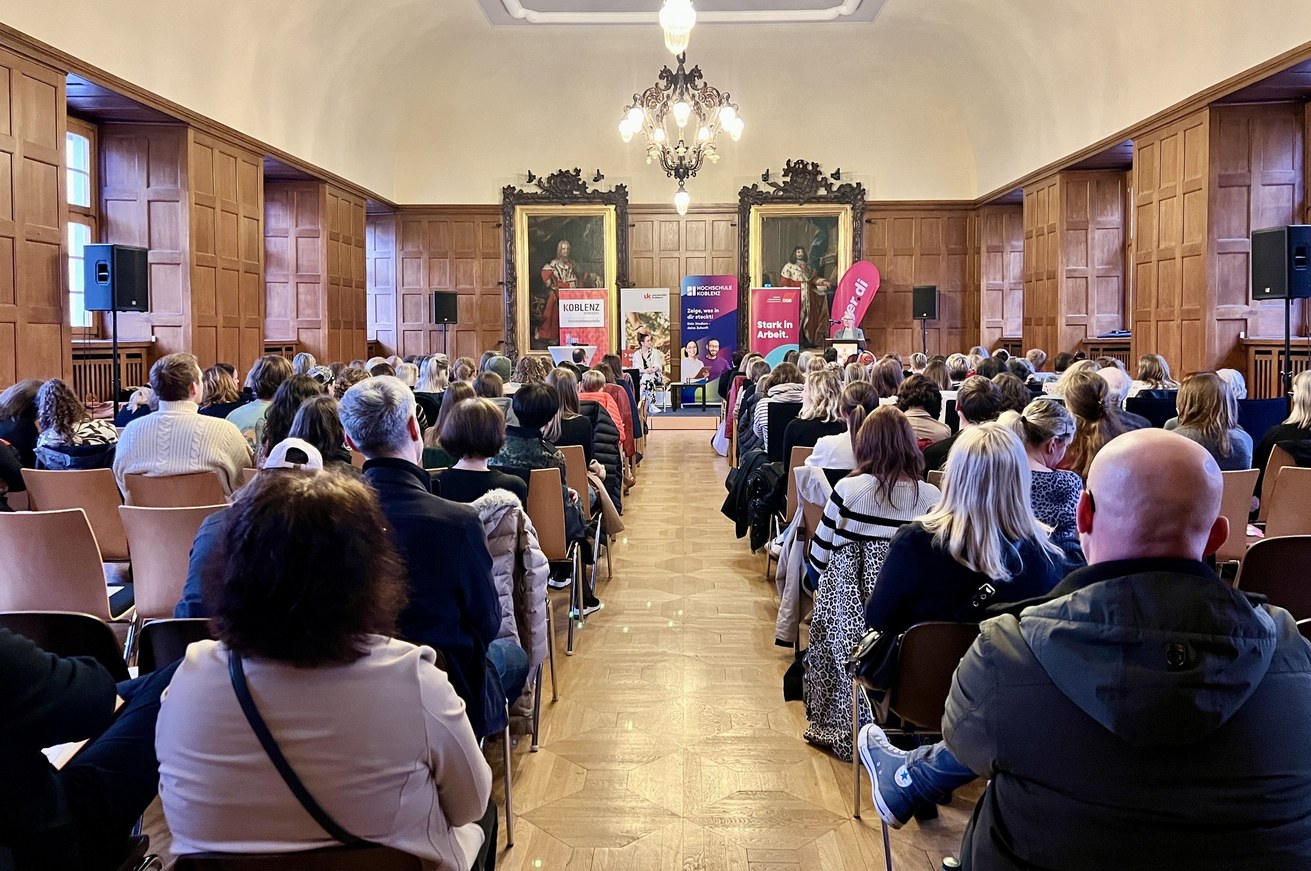 Die Lesung mit Autorin und Journalistin Alexandra Zykunov anlässlich des Internationalen Frauentags stieß auf großes Interesse. Foto: Universität Koblenz