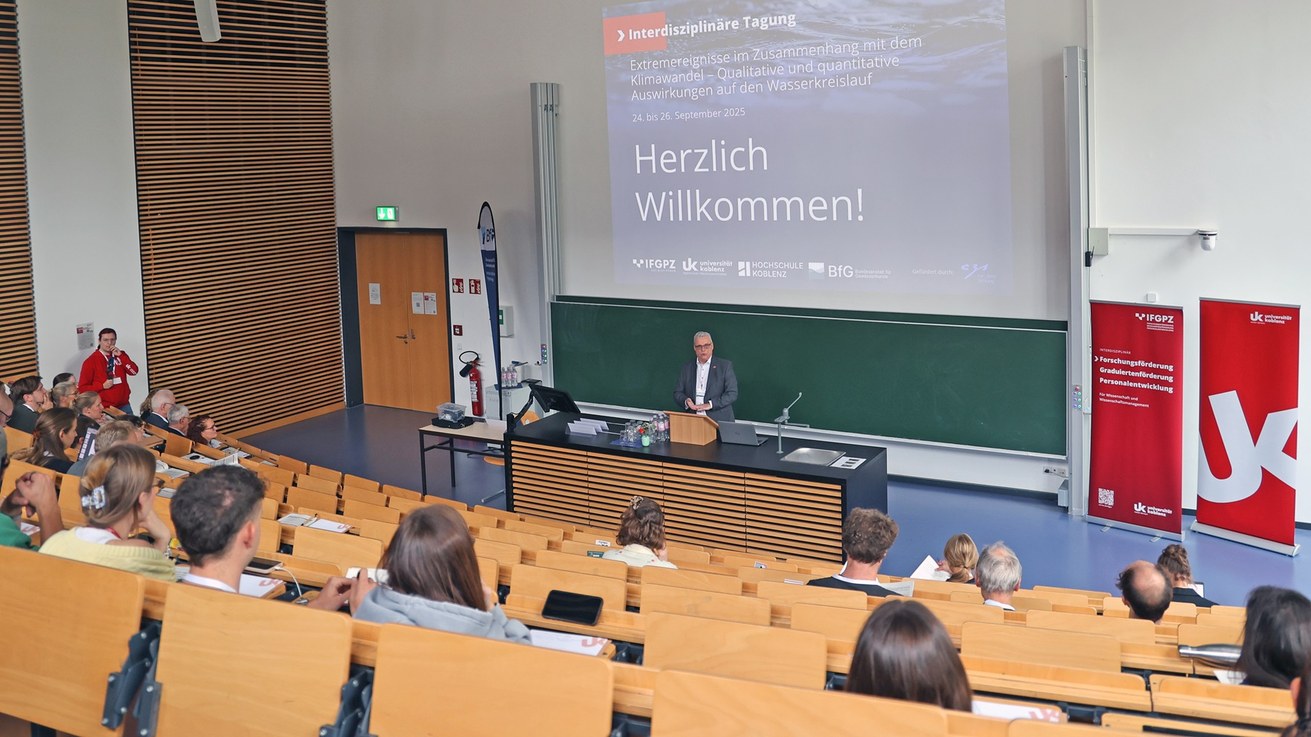 Prof. Dr. Wolfgang Imhof, Dekan des Fachbereichs 3: Mathematik/Naturwissenschaften an der Universität Koblenz, begrüßte am ersten Tag der Tagung. Bild: BfG, Dominik Rösch