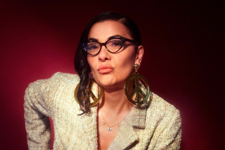 Auch Dr. Reyhan Şahin aka Lady Bitch Ray, Aktivistin, Wissenschaftlerin und Künstlerin, wird an der öffentlichen Podiumsdiskussion zu Gender-Themen teilnehmen. Bild: Carlos Fernández Laser