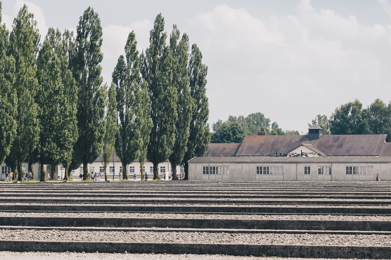 Die Erinnerung an den Holocaust steht im Fokus des ersten Vortrags der Ringvorlesung zum Thema #weitergedenken. Bild: Colourbox