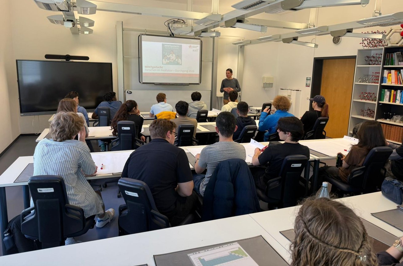 Schüler*innen mit Interesse an MINT-Themen kamen am Campus der Universität bei der Neuauflage des Projekts „MINTgedacht – Forschen im Reallabor“ zusammen. Foto: Prof. Dr. Finja Grospietsch