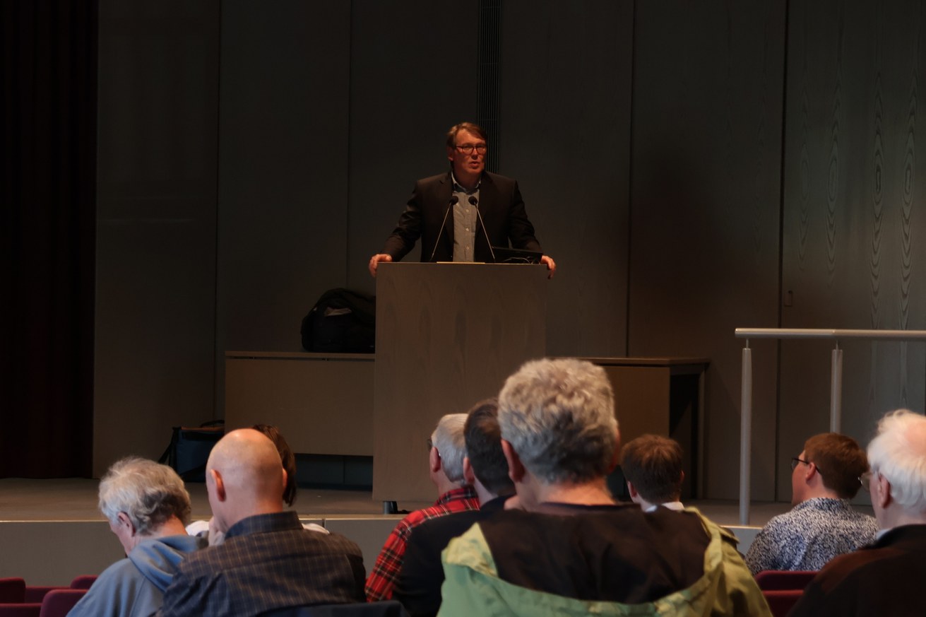 Dr. Michael Holstein bei einer Veranstaltung im Bundesarchiv im Rahmen der Ausstellung #ChallengingDemocracy; Foto: J. Brötz