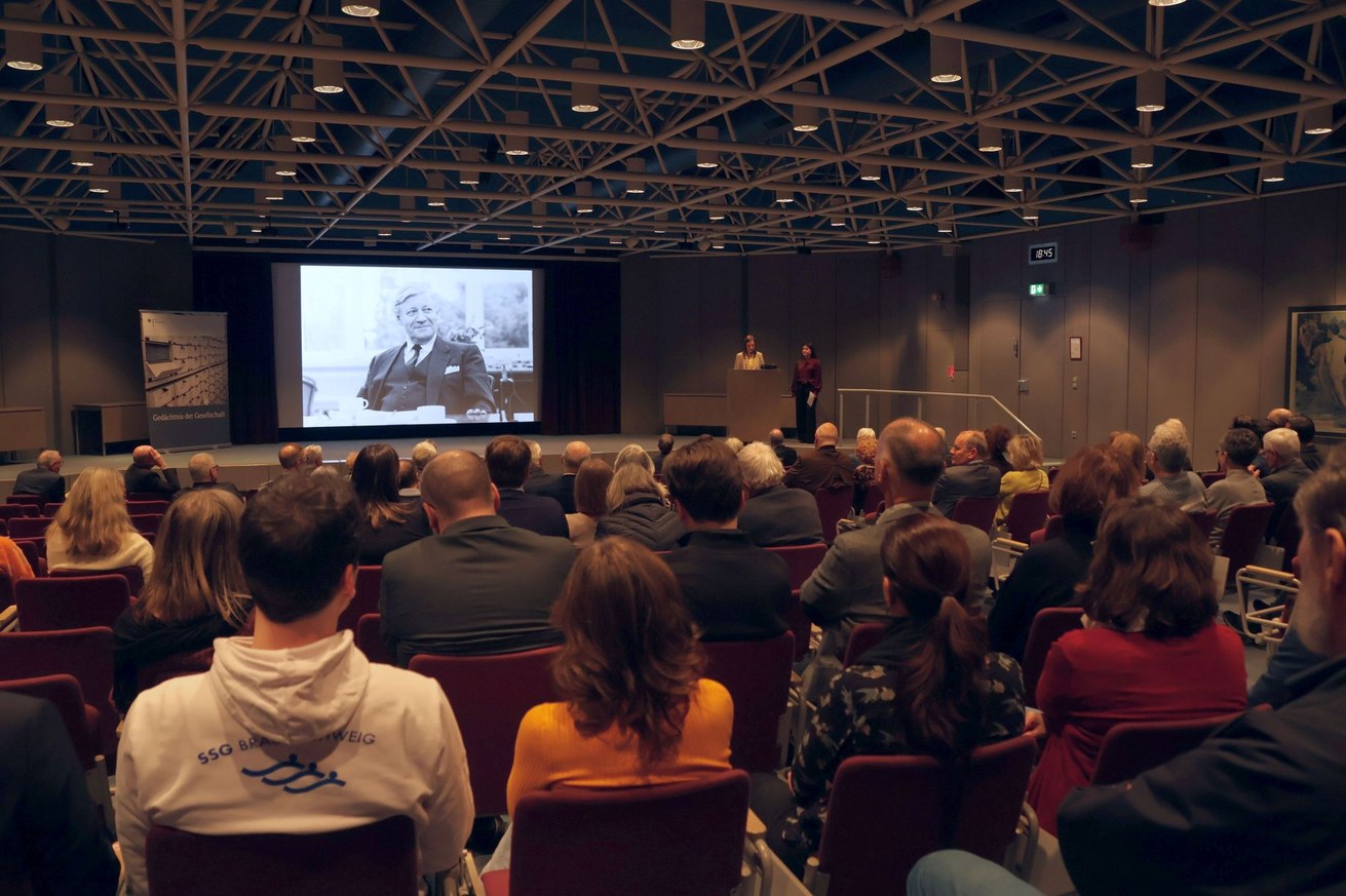 Erfolgreicher Start der Ausstellung #ChallengingDemocracy, Fotos: J. Brötz, Universität Koblenz