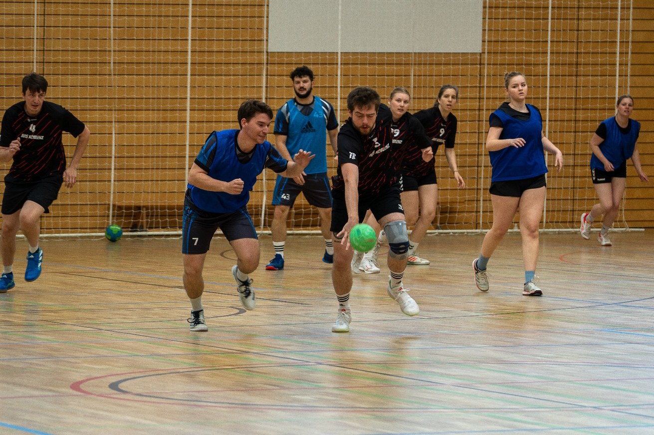Voller Einsatz beim Kampf um den Ball. Bild: AStA Uni Koblenz/Privat