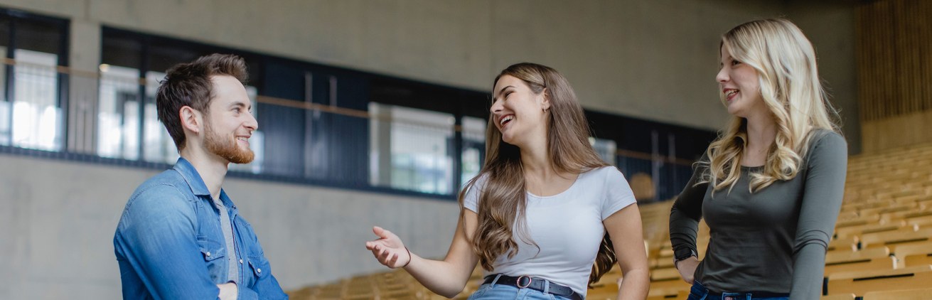 Von Studierenden\nfür Studierende